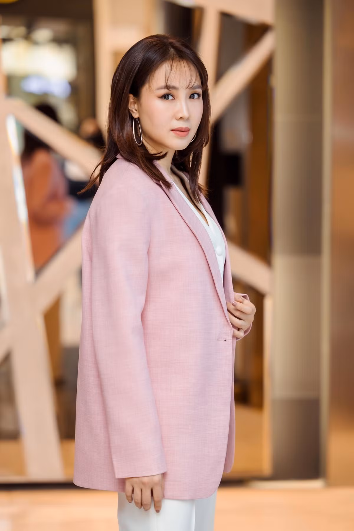 Cuoc song hanh phuc cua Hong Diem va chong doanh nhan