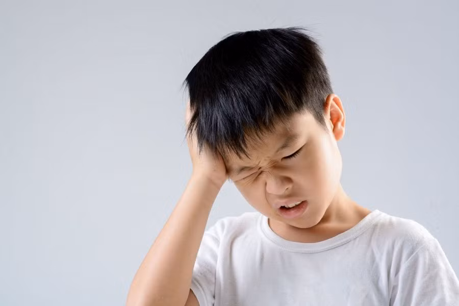 Be gai keu dau dau, cha me chu quan, ai ngo ti nua thi mat con
