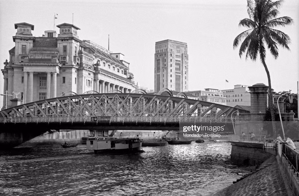 Khách sạn Furlerton nhìn từ phía cầu Anderson, Singapore năm 1962.