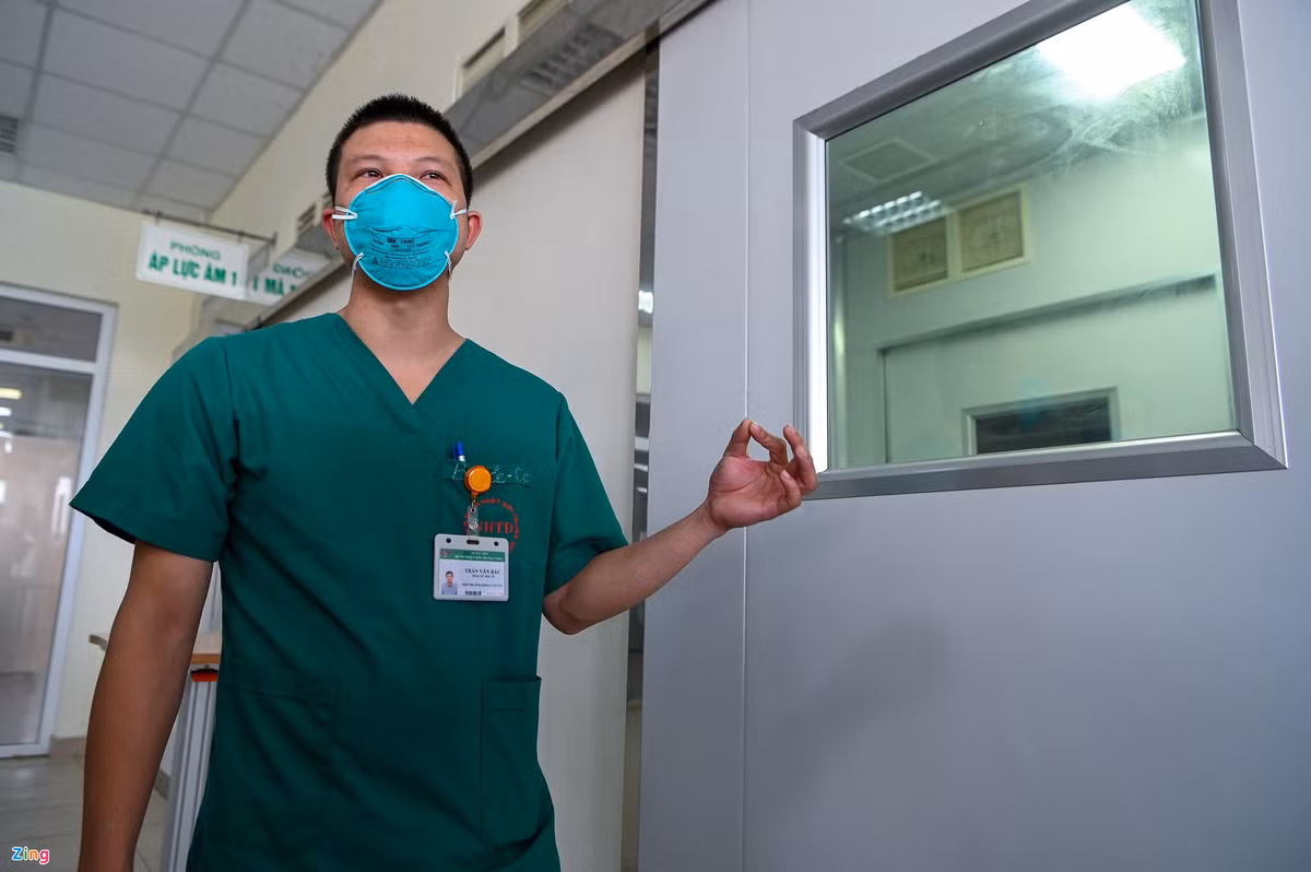 Bac si dieu tri benh nhan COVID-19: 'Chung toi xac dinh khong co Tet'