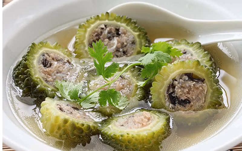 Người dân tại các tỉnh Đông Nam Bộ như Bình Phước, Bình Dương, Đồng Nai, Tây Ninh... có tục ăn canh khổ qua nhồi thịt vào ngày cuối năm với ý nghĩa bỏ đi những điều không may, những điều xấu trong năm cũ.