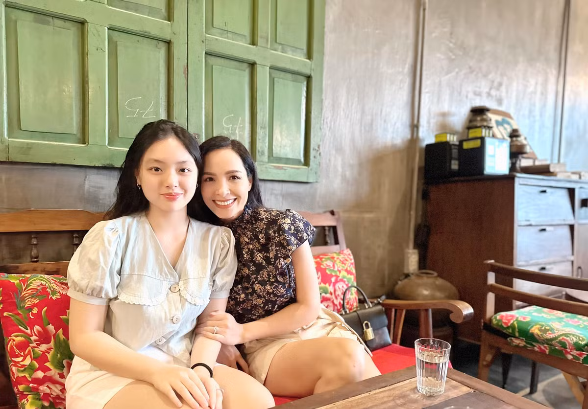 Suti thừa hưởng nhiều nét đẹp từ mẹ. Hiện tại, cô bé cao 1,63m và được dự đoán sẽ cao hơn nữa.