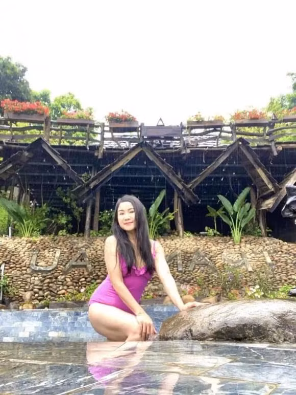 NSND Thu Ha dang loat anh dien bikinii, sac voc tuoi 54 gay sot