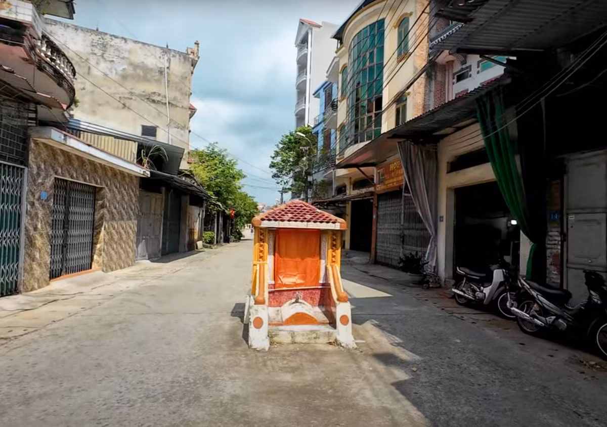 Chuyen ky bi ve ngoi mo co giua duong vao lang ty phu-Hinh-7