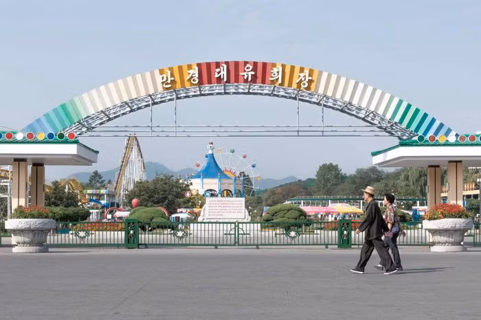 Thành phố Bình Nhưỡng có 2 công viên giải trí. Đây là một trong số ít nơi người nước ngoài có thể hòa cùng người dân Triều Tiên. Mọi người cùng nhau hú hét, nói cười vui vẻ.