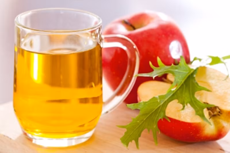 Sử dụng như loại thuốc tăng lực. Nhờ có độ axit cao, giấm táo có khả năng thúc đẩy hấp thu khoáng chất từ các thức ăn đưa vào cơ thể. Tuy nhiên, bạn không nên uống giấm trực tiếp mà nên pha giấm cùng mật ong với nước để tăng cường hiệu quả.