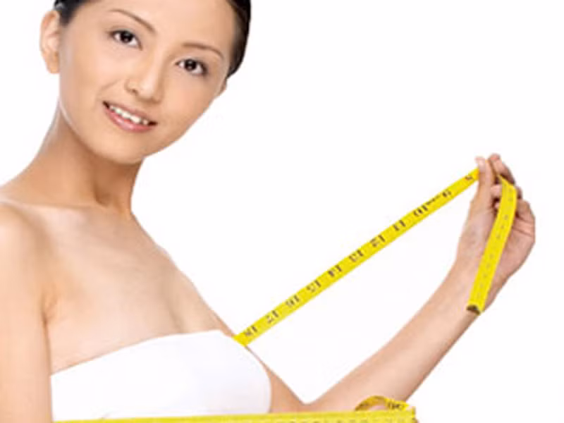  Giữ trọng lượng cơ thể cân đối, tránh béo phì. Béo phì là nguyên nhân làm tăng nguy cơ ung thư vú ở phụ nữ thời kỳ mãn kinh. Chính vì vậy, các chuyên gia khuyến cáo chị em chỉ nên duy trì chỉ số khối cơ thể dưới 25; thừa cân không chỉ ảnh hưởng tới ngoại hình mà còn đe dọa sức khỏe, chất lượng cuộc sống lâu dài.