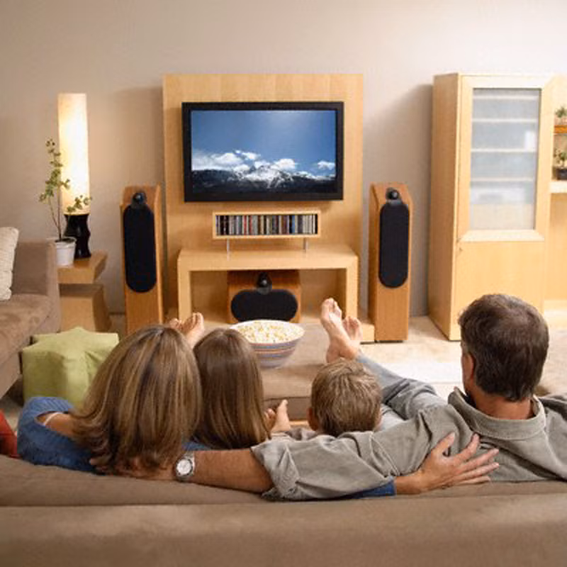 Xem các chương trình giáo dục. Thay vì xem chương trình giải trí, bạn nên tập trung vào những video giáo dục. Thông qua đó, bạn có thể dễ dàng học hỏi kinh nghiệm của người khác dù chưa từng trải qua.