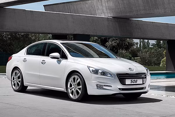 Sedan cỡ trung Peugeot 508 được định giá hơn 1,5 tỷ đồng.