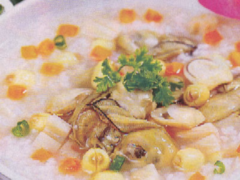 Cháo hàu nấu sen.