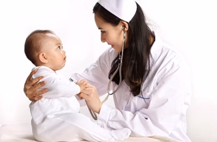 Dù vậy, các ông bố bà mẹ không cần quá lo lắng khi con cái mình có những triệu chứng trên. Nó thường thuộc dấu hiệu của các ca chấn thương hoặc nhiễm trùng hơn là ung thư. Tuy nhiên, nếu chúng kéo dài, bạn nên đưa con đi khám để tìm ra căn nguyên vấn đề.
