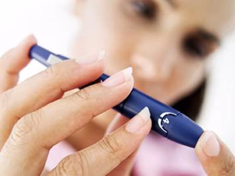 Rất nhiều trường hợp, khô miệng còn bắt nguồn từ việc sử dụng một số loại thuốc; mắc các vấn đề thần kinh, bệnh parkinson hoặc tiểu đường.