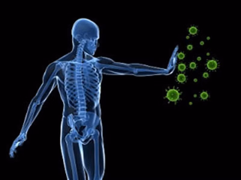 Hệ miễn dịch yếu. Nghiên cứu chỉ ra rằng, những người mang trong mình virus HIV sẽ có nguy cơ cao mắc các bệnh ung thư trong đó có ung thư môi do hệ miễn dịch bị suy giảm trầm trọng. Ngoài yếu tố này, việc dùng thuốc để ngăn chặn khả năng miễn dịch sau cấy ghép nội tạng cũng làm gia tăng khả năng mắc bệnh.