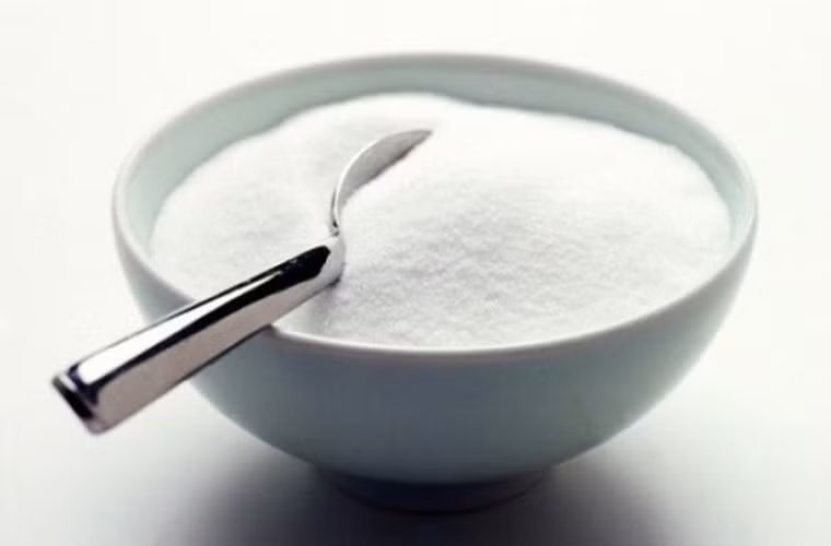 Đường tinh luyện. Đừng coi thường mối họa từ đường. Có thể bạn không ăn chúng trực tiếp nhưng nó thường hiện hữu trong ngũ cốc đóng gói, đồ ăn nhẹ hay nước ngọt. Ăn nhiều đường khiến nguy cơ béo phì tăng cao. Điều này không chỉ ảnh hưởng đến ngoại hình, nó còn là yếu tố khiến bạn dễ đối diện với các loại ung thư.