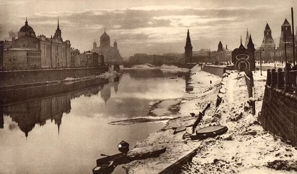 Bờ sông Moscow mùa đông. Ảnh: Englishrussia.