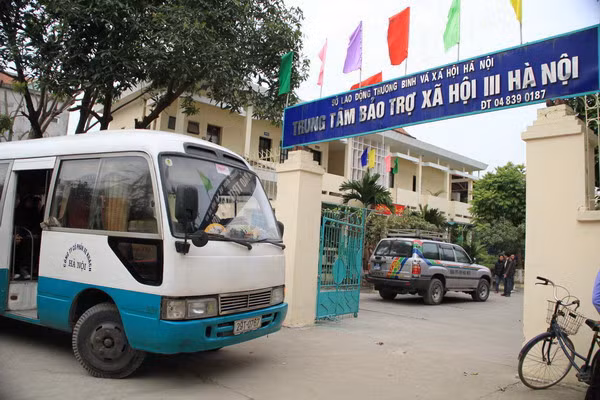 Trung tâm Bảo trợ xã hội số 3 đóng tại thôn Miêu Nha, Tây Mỗ, Từ Liêm, Hà Nội, trực thuộc sở Lao động Thương binh Xã hội Hà Nội. Đây là nơi tổ chức quản lí chăm sóc, nuôi dưỡng những đối tượng như người già cô đơn, trẻ em mồ côi, trẻ em có hoàn cảnh đặc biệt khó khăn. Tại đây, trẻ mồ côi, bố mẹ bỏ nhau, bố mẹ đi tù, lang thang không rõ lai lịch được trung tâm nuôi dưỡng đến 15 tuổi sẽ trả về địa phương.