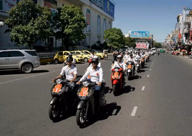 Đây là lần đầu tiên các thành viên Đà Nẵng SH Club thực hiện việc đón dâu kể từ khi thành lập hồi tháng 5/2013.
