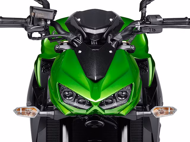 Z1000 2015 sử dụng đèn pha LED.