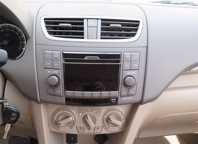 Ertiga được trang bị động cơ xăng dung tích 1.4L VVT cho công suất tối đa 95 mã lực tại 6.000 vòng/phút và mô-men xoắn cực đại 130 Nm tại 4.000 vòng/phút. Ertiga được trang bị động cơ xăng dung tích 1.4L VVT cho công suất tối đa 95 mã lực tại 6.000 vòng/phút và mô-men xoắn cực đại 130 Nm tại 4.000 vòng/phút.