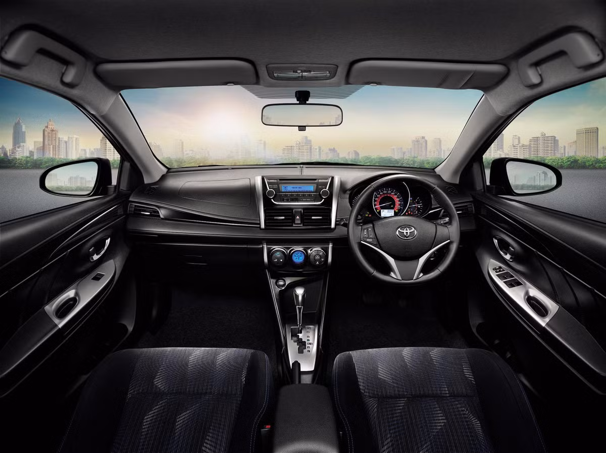 Vios có giá bán khởi điểm ở 538 triệu đồng cho phiên bản J, 561 triệu đồng cho phiên bản E và 612 triệu đồng cho phiên bản G.