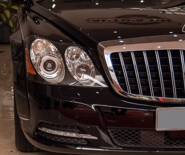 Ở phiên bản nâng cấp vào năm 2012 Maybach trang bị thêm một số chi tiết nhỏ trên 62S như dãy đèn LED chiếu sáng ban ngày, lưới tản nhiệt 13 nan thay cho 11 nan.