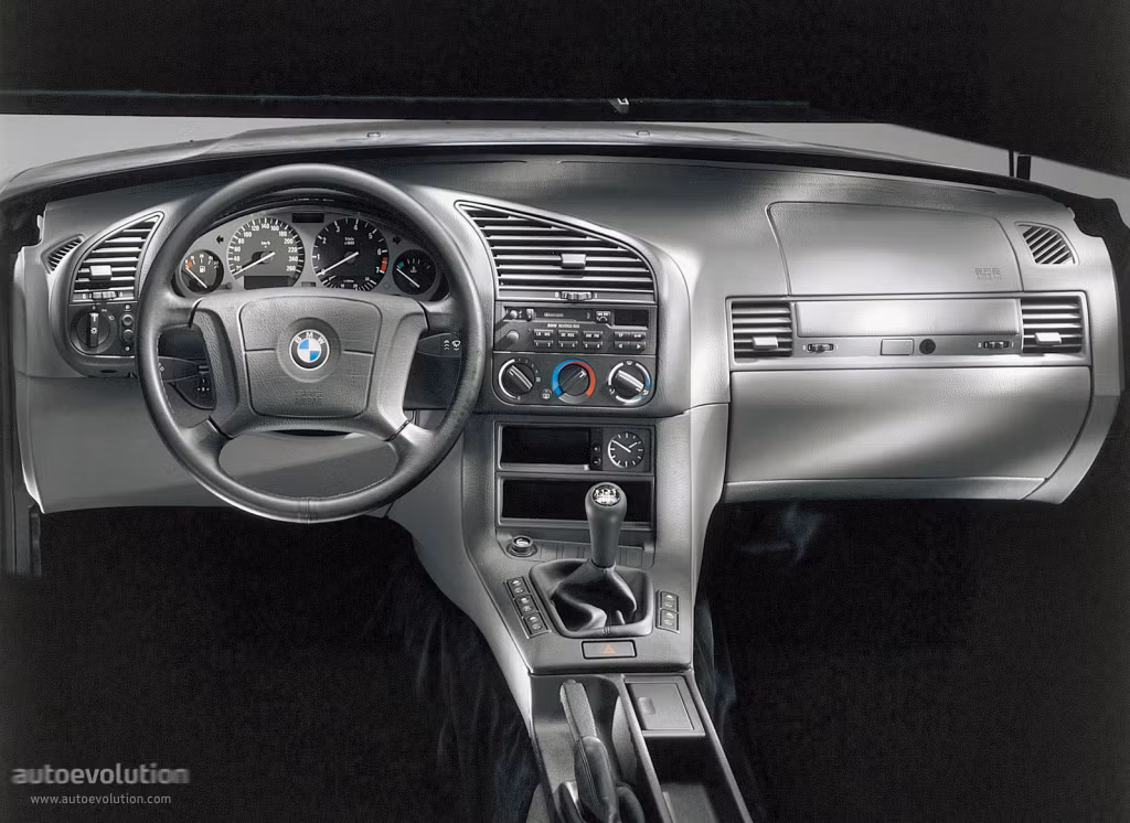 Năm 1992, phiên bản 2 cửa ra mắt, tiếp đến là bản mui trần và M3. Năm 1994, BMW ra mắt mẫu 3-series compact.