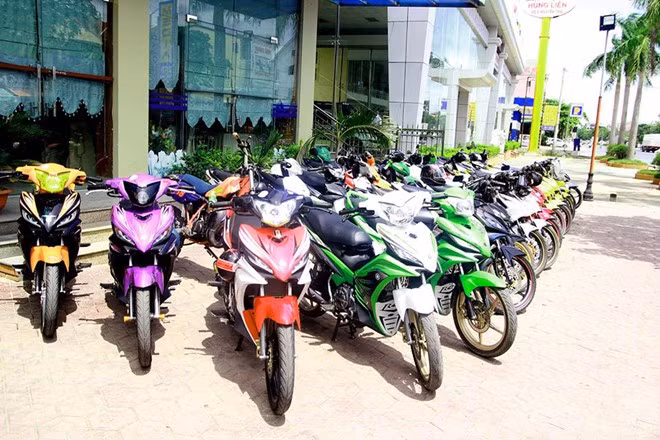 Dàn Exciter độ sặc sỡ của các dân chơi ở Nghệ An.