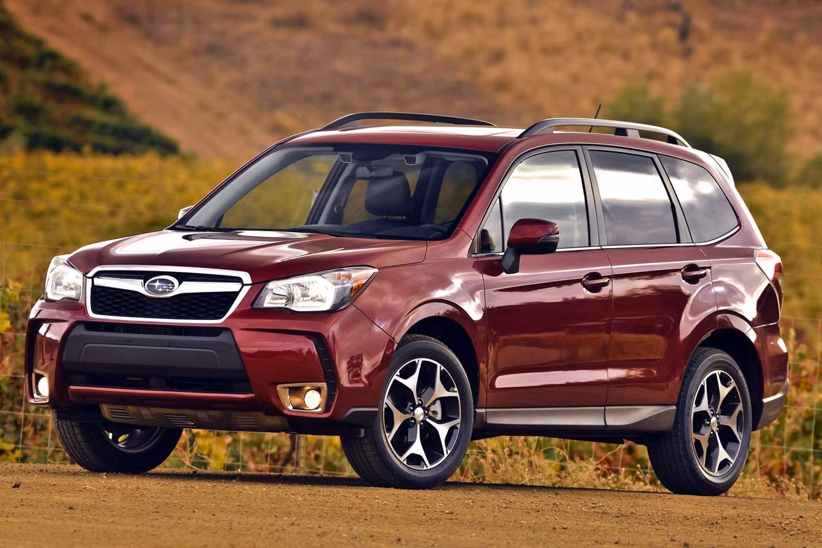 Subaru Forester được đánh giá cao nhờ có khoang hành lý rất rộng rãi, cùng hàng ghế sau thoải mái. Chiếc xe cũng được đánh giá cao ở khả năng vận hành, khả năng tiết kiệm nhiên liệu, cùng hộp số tay và hệ thống truyền động bốn bánh. Dù không phải là một chiếc xe thể thao, nhưng Subaru Forester có hiệu suất vận hành tốt, mang tới sự thoải mái cao cho những người ngồi trên xe.