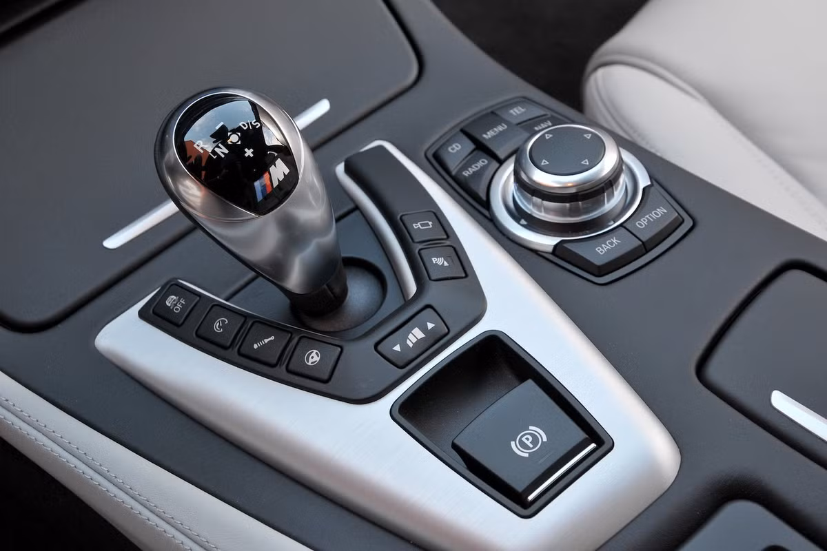 Hộp số tự động. Những chiếc xe đến từ châu Âu sở hữu những hộp số tự động tuyệt vời, giúp tiết kiệm nhiên liệu và việc lái xe trở nên dễ dàng hơn. Chính sự chuyển dịch về thị hiếu này sẽ làm cho những chiếc xe số tự động trở nên hấp dẫn và giữ giá hơn trong tương lai.