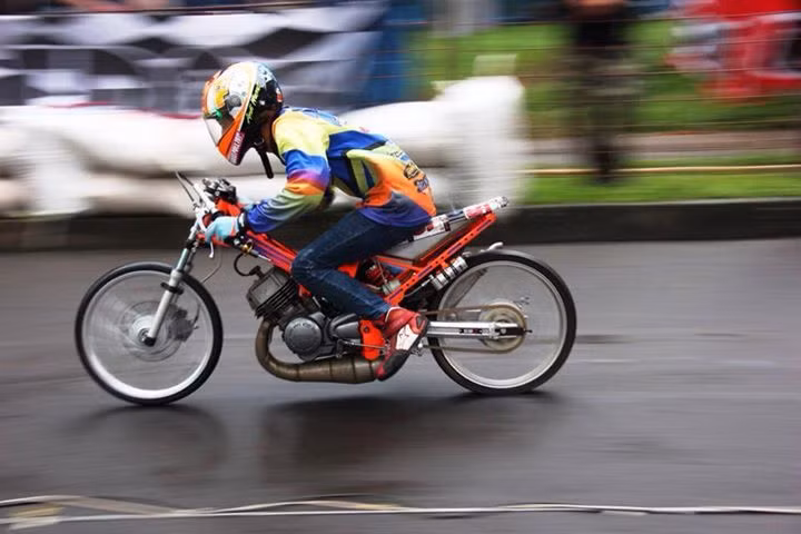 Một chiếc YaZ được độ theo phong cách drag... mọi thứ được lược bỏ để giảm trọng lượng xe. Nguồn ảnh: Hội những người mê YaZ.