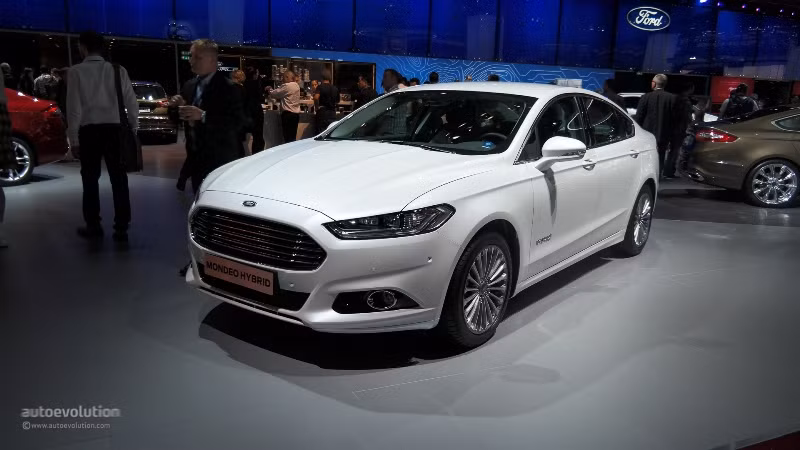 Mẫu xe Mondeo mới đang được trưng diện tại triển lãm Paris Motor Show 2014, dự kiến được bán chính thức ra thị trường châu Âu đầu năm tới với giá khởi điểm khoảng 33.550 USD (tương đương 711 triệu đồng).