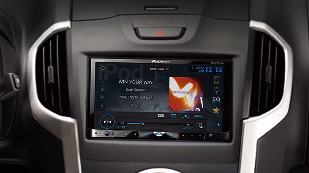 Hệ thống DVD màn hình cảm ứng 7 inch, kết nối đa phương tiện Bluetooth, kết nối USB/iPod/iPhone.