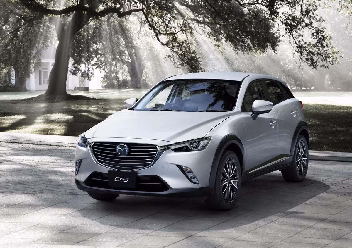 Các công nghệ tiên tiến của Mazda như SKYACTIV-CHASSIS và SKYACTIV BODY cũng mang lại cho CX-3 khả năng vận hành hiệu quả, nâng cao hiệu suất, độ an toàn của xe, đồng thời giảm trọng lượng và giúp xe tối ưu khí động học. Ngoài ra, việc lựa chọn vật liệu chính là thép cường lực còn làm tăng độ cứng, tối ưu hóa hình dạng xe.