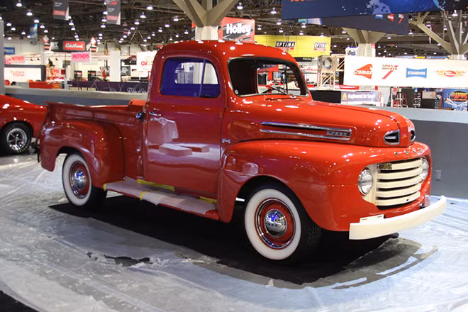 Như thông lệ, Sema 2014 có 4 khu trưng bày chính gồm khu dành cho các mẫu xe độ kiểu Hot Rod (xe có kiểu dáng cổ điển nhưng động cơ dung tích cực lớn), khu dành cho xe độ kiểu cơ bắp, khu dành cho xe đời mới độ (chủ yếu dành cho các nhà sản xuất xe lớn) và khu triển lãm những công nghệ độ xe mới.