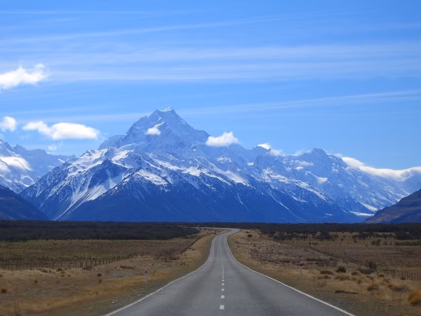 New Zealand: 597 xe con/1.000 người. Cả New Zealand và Úc đều có mật độ xe hơi cao (Úc 559 xe con/1.000 người). Tuy nhiên, với lượng dân ít hơn nên New Zealand dễ dàng lọt vào danh sách các nước có mật độ xe cao nhất thế giới.