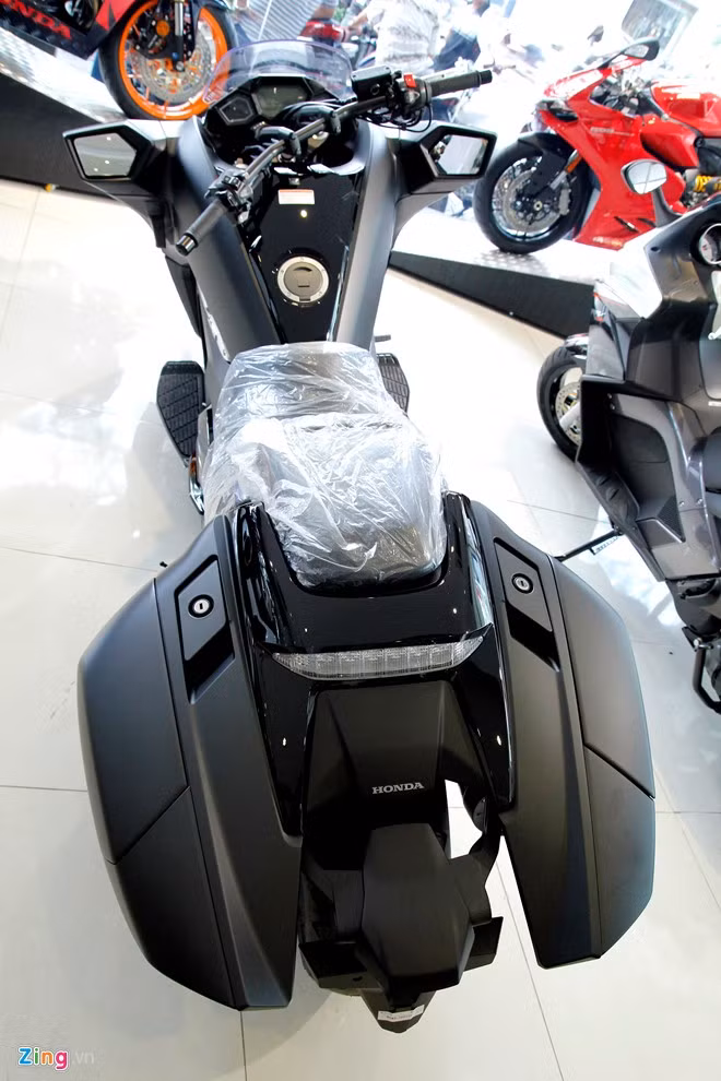 NM4-02 là một trong hàng loạt những mẫu xe trong dự án “New Mid” của Honda, bao gồm xe tay ga Integra, NC và CTX. Chiến lược thay đổi để phát triển của Honda đã thành công. NM4-01 được đón nhận nồng nhiệt. Tuy giá khá cao nhưng mẫu xe này luôn hút khách.