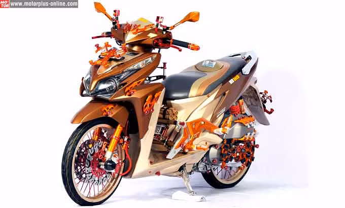 Tổng thể xe được sơn màu nâu cùng dàn đồ chơi màu da cam bắt mắt. Tổng thể xe được sơn màu nâu cùng dàn đồ chơi màu da cam bắt mắt.