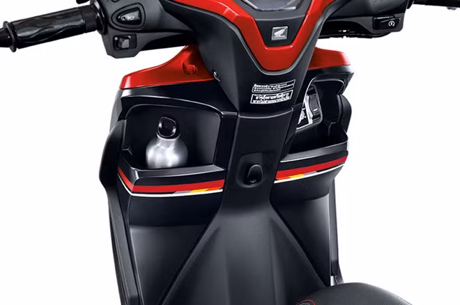 Phần đầu xe được tích hợp 2 hộc đồ nhỏ.