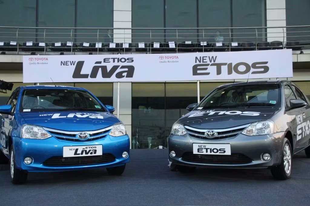 Toyota Etios Liva là phiên bản 5 cửa của mẫu sedan Etios, được trình làng lần đầu tiên tại Ấn Độ vào cuối tháng 6/2011. Etios Liva mới có lưới tản nhiệt được thiết kế lại nhìn ấn tượng hơn.