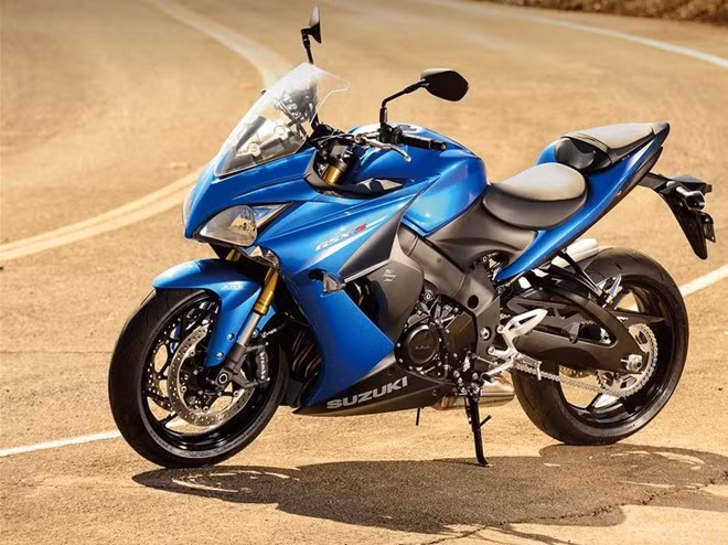 Suzuki GSX-S1000F được đánh giá là mẫu xe đứng vị trí thứ 10 về thiết kế tại triển lãm xe EICMA 2014. Cung cấp sức mạnh cho xe là khối động cơ 999 phân khối, làm mát bằng dung dịch.
