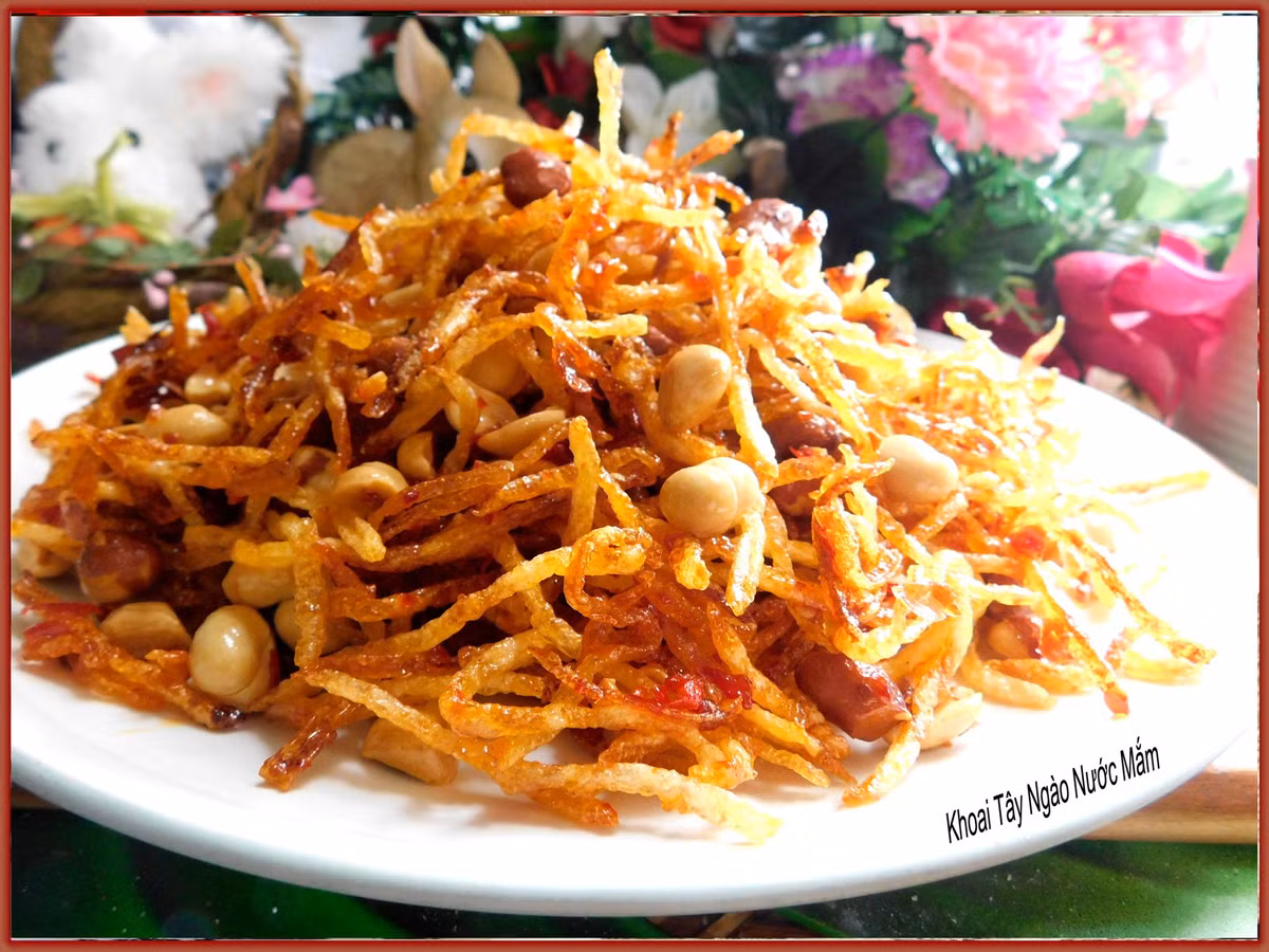 Mach ban cach lam mon khoai tay chien mam toi an cuc ngon