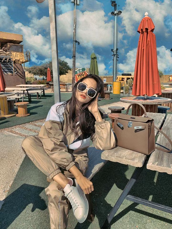 Huong Giang cam tui 600 trieu 'moi trom xoi' khien fan lo nom nop-Hinh-10