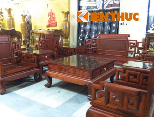 Bên cạnh đó, cũng có những sản phẩm có mức giá mềm hơn để phục vụ cho nhiều đối tượng khách hàng. Những bộ bàn ghế này thường có giá dưới 100 triệu đồng/bộ.
