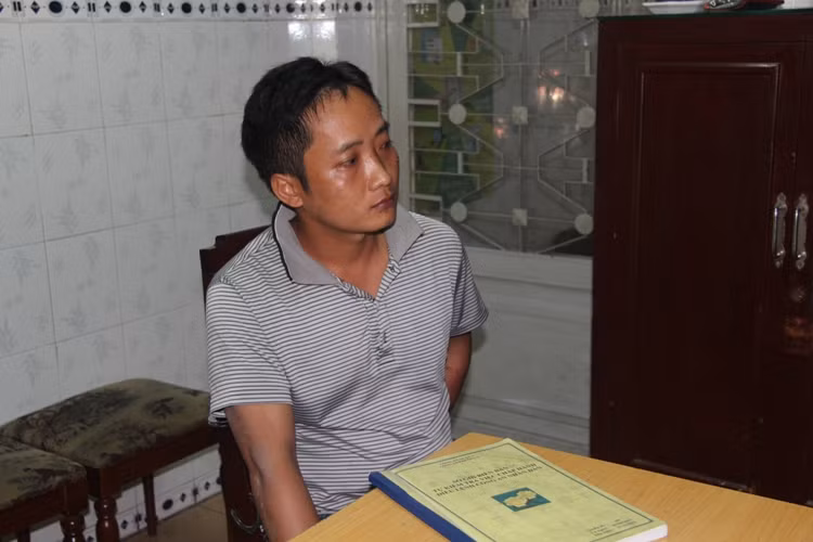 Hung thủ Nguyễn Văn Dũng tại cơ quan công an.