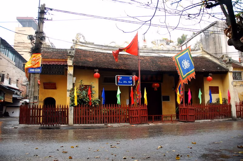 Đền Bạch Mã.