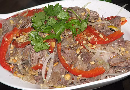 Nộm bắp bò hành tây.