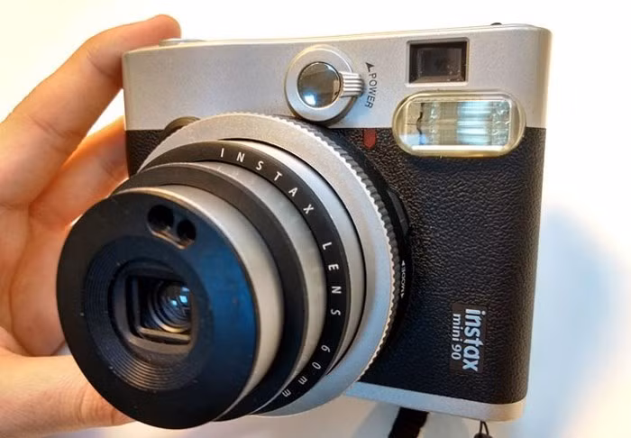Leica Sofort được đánh giá là máy ảnh in với tốc độ nhanh tuyệt vời. Thiết bị này được trang bị loạt tính năng thú vị, thiết kế đẹp mắt và ảnh sở hữu độ phân giải cao. 8 máy ảnh có thể ghi lại khoảnh khắc tuyệt vời đêm Giáng sinh - Ảnh 5