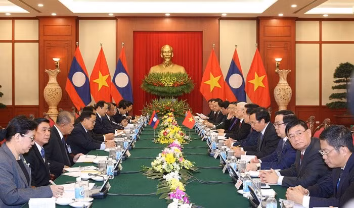 Ngay sau lễ đón chính thức, Tổng Bí thư Nguyễn Phú Trọng đã hội đàm với Tổng Bí thư, Chủ tịch nước Lào Bounnhang Vorachith tại Trụ sở Trung ương Đảng.