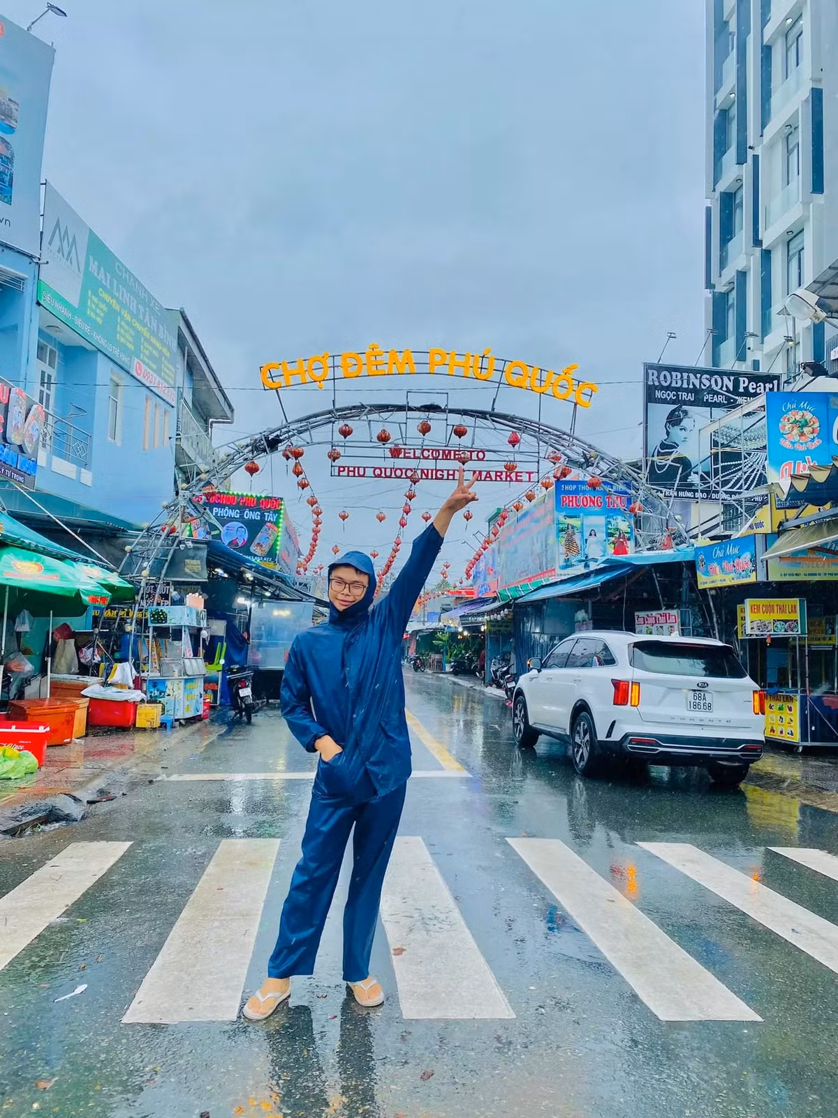 Ket o Phu Quoc, du khach mac ao mua check-in tu bai bien den cong vien-Hinh-4