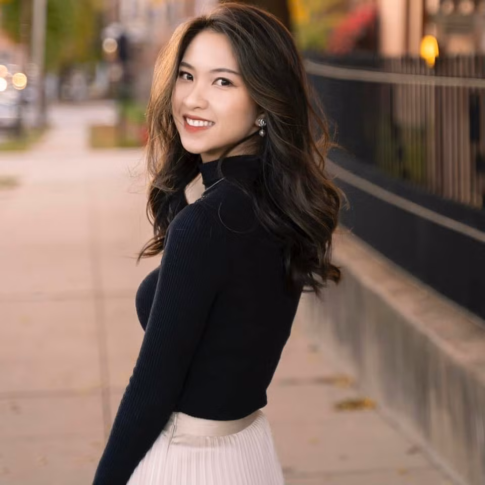 9X xinh dep sau 5 nam gianh hoc bong 9,3 ty den Johns Hopkins-Hinh-3